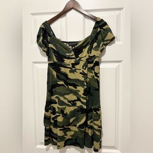 INC Size M Camouflage Camo Tunic Top Gold Ring R$59